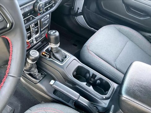 Used 2024 Jeep Wrangler Unlimited Rubicon w/ Technology Group image 14