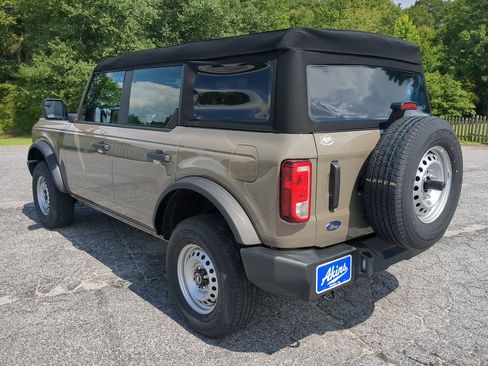 New 2025 Ford Bronco 4-Door image 5