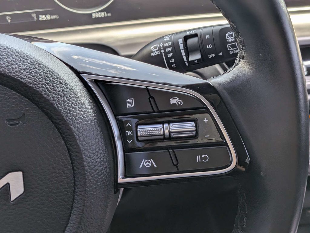 Used 2024 Kia Seltos EX FWD image 23