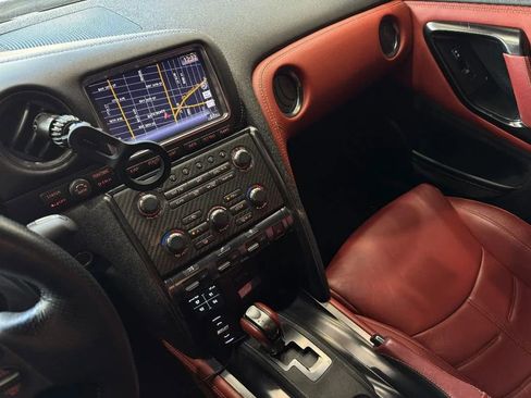 Used 2016 Nissan GT-R Premium image 17