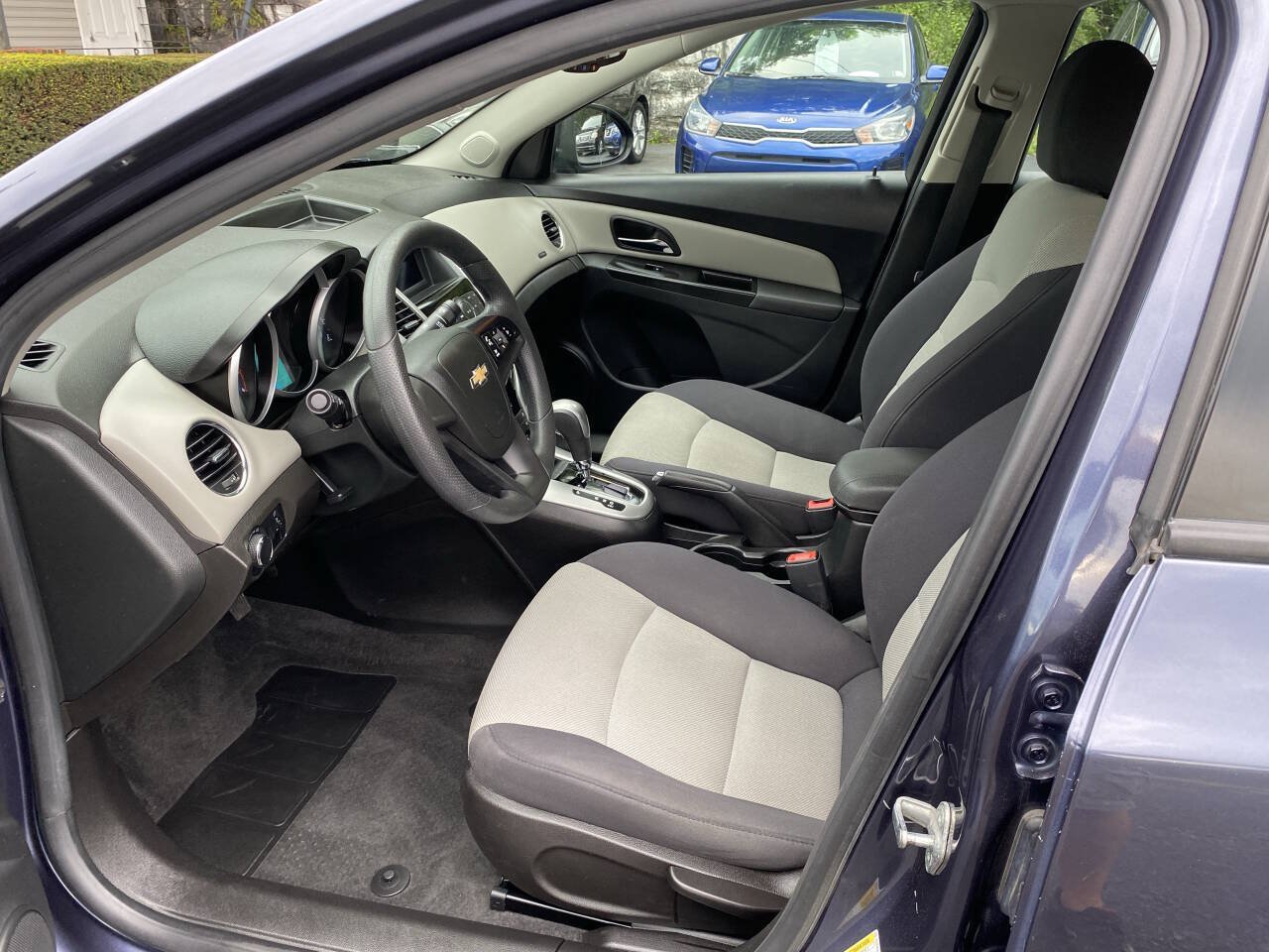 Used 2013 Chevrolet Cruze LS FWD image 9