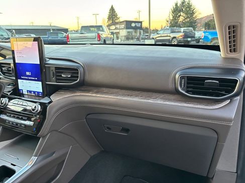 Used 2022 Ford Explorer Platinum w/ Equipment Group 601A image 27