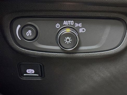 Used 2022 GMC Terrain SLE w/ Driver Convenience Package image 10