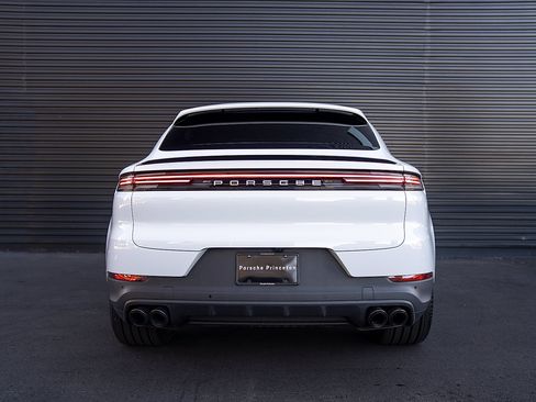 Certified 2025 Porsche Cayenne GTS AWD/4WD image 30