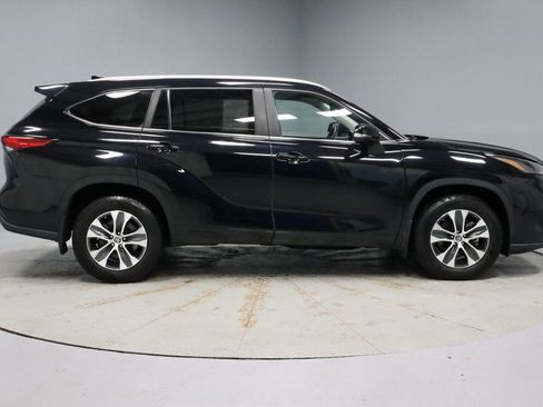 Used 2023 Toyota Highlander XLE AWD/4WD image 13
