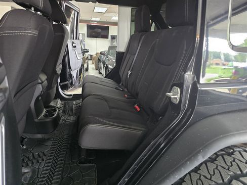 Used 2013 Jeep Wrangler Unlimited Sahara w/ Connectivity Group AWD/4WD image 10