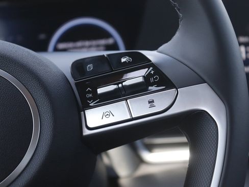 New 2025 Hyundai Elantra Limited image 21