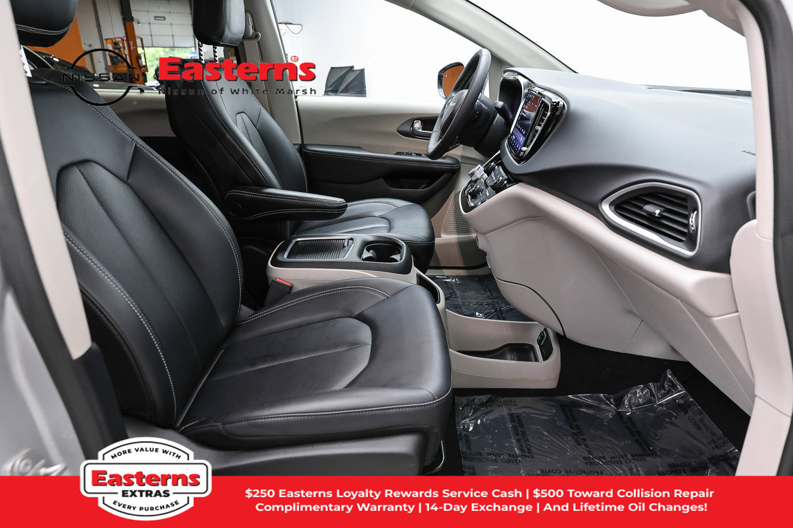 Used 2024 Chrysler Pacifica Touring-L FWD image 22