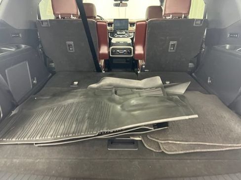 Used 2023 Ford Expedition Limited AWD/4WD image 9