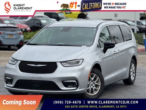 Used 2024 Chrysler Pacifica Touring-L image 1