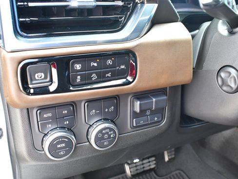 Used 2025 GMC Yukon XL Denali Ultimate image 19