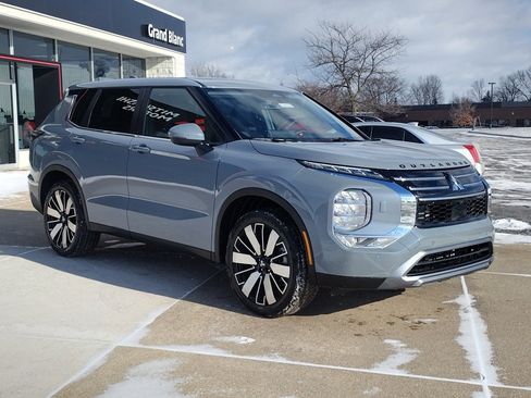 New 2026 Mitsubishi Outlander SE image 14