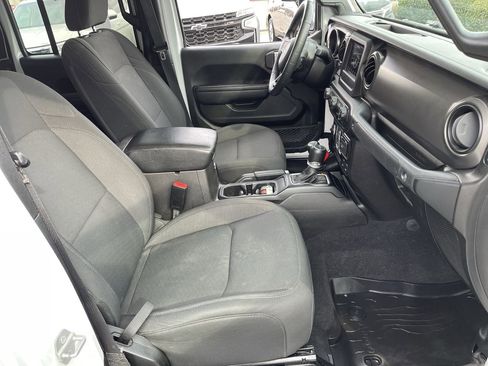 Used 2022 Jeep Gladiator Willys image 27