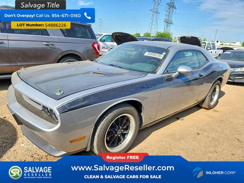 Used 2014 Dodge Challenger SXT RWD image 1