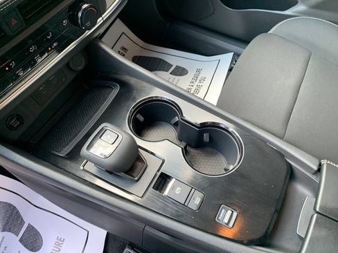 Used 2025 Nissan Rogue S FWD image 28