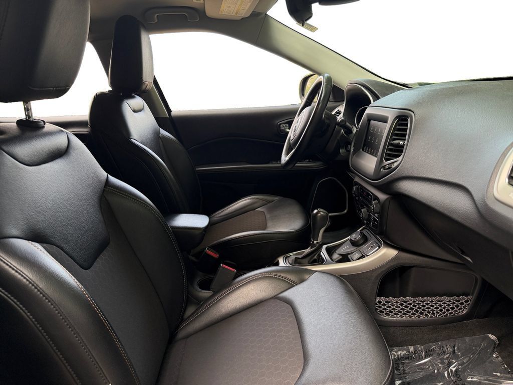 Used 2019 Jeep Compass Latitude AWD/4WD image 16