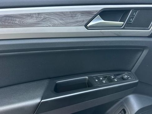 Used 2020 Volkswagen Atlas Cross Sport SE w/ Towing Package image 12