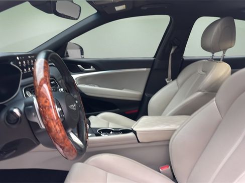 Used 2023 Genesis G70 2.0T image 13