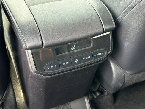Used 2024 Toyota Highlander XLE FWD image 17