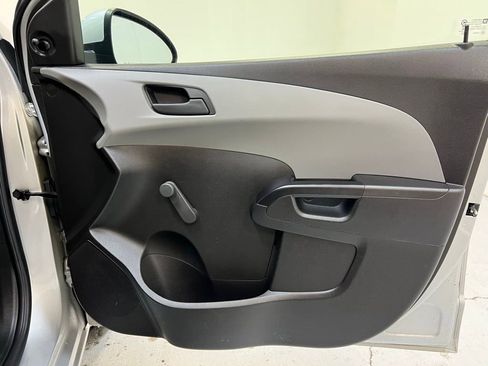 Used 2020 Chevrolet Sonic LT image 29