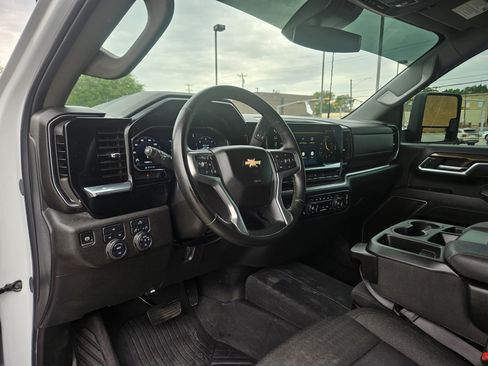 Used 2025 Chevrolet Silverado 2500 LT AWD/4WD image 16