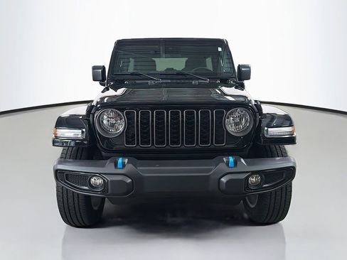 Used 2024 Jeep Wrangler Unlimited w/ Convenience Group AWD/4WD image 2