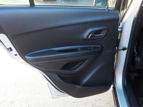 Used 2022 Chevrolet Trax LT w/ Driver Confidence Package image 16