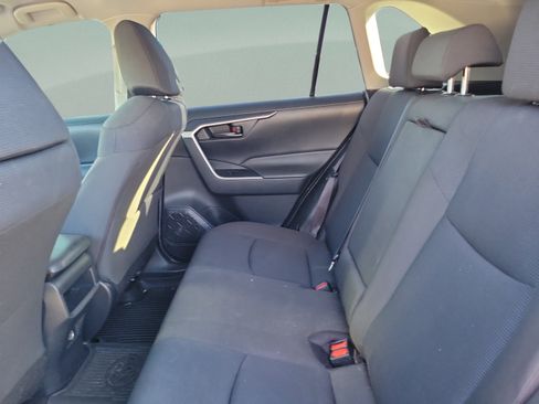 Used 2019 Toyota RAV4 LE FWD image 6