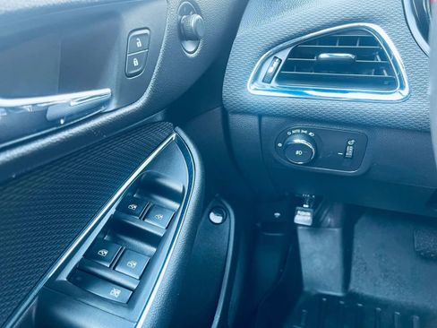 Used 2017 Chevrolet Cruze LT w/ Convenience Package image 6