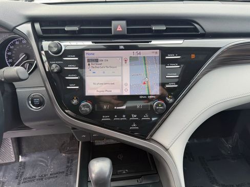 Used 2020 Toyota Camry XLE image 12