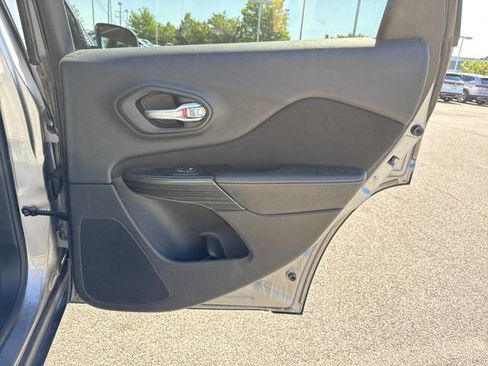 Used 2014 Jeep Cherokee Latitude w/ Cold Weather Group AWD/4WD image 13