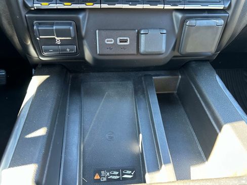 Used 2022 Chevrolet Silverado 1500 LTZ w/ LTZ Premium Package image 31