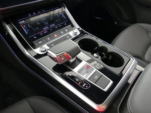 Certified 2025 Audi Q7 2.0T Premium Plus image 22