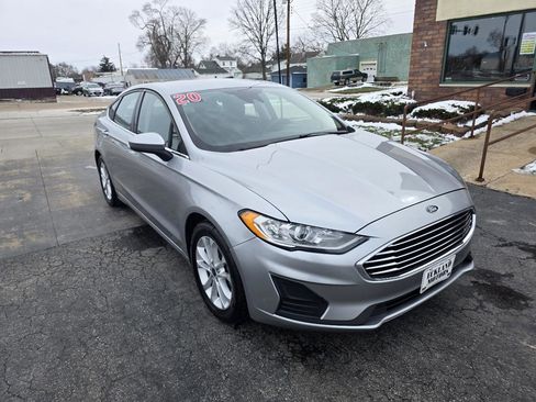 Used 2020 Ford Fusion SE image 4