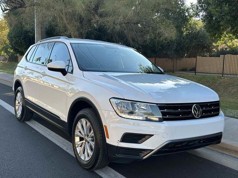Used 2018 Volkswagen Tiguan S image 2