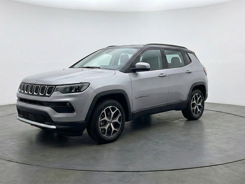 Used 2025 Jeep Compass Limited AWD/4WD image 3