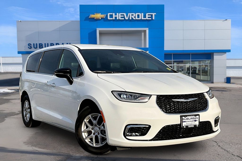Used 2026 Chrysler Pacifica Select FWD image 2
