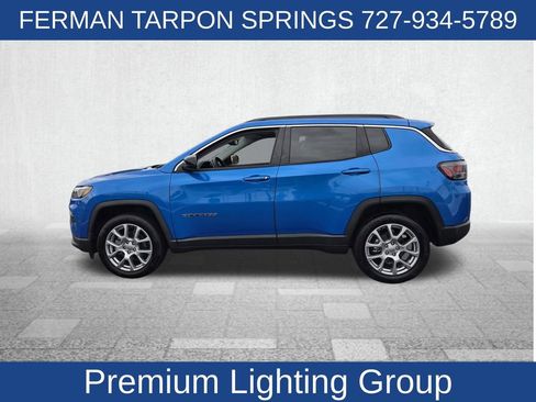 Used 2022 Jeep Compass Latitude w/ Sun and Sound Group AWD/4WD image 7
