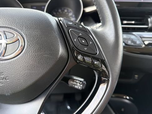 Used 2020 Toyota C-HR Limited FWD image 27