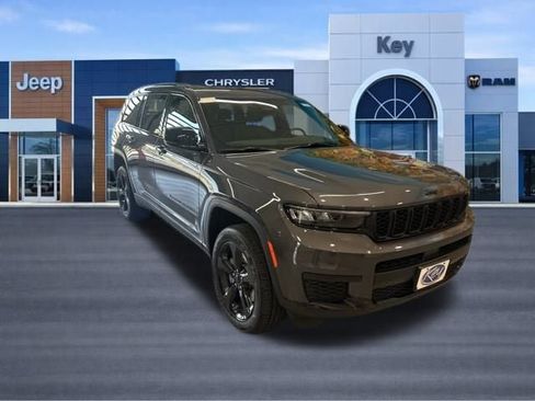 New 2025 Jeep Grand Cherokee L Altitude image 11