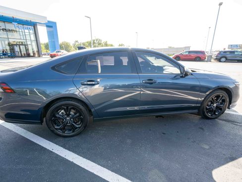 Used 2025 Honda Accord SE image 6