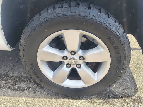 Used 2017 RAM 1500 Classic SLT AWD/4WD image 9