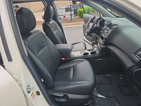 Used 2013 Toyota Highlander SE FWD image 10