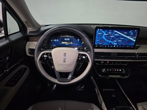 New 2026 Lincoln Corsair Reserve image 18