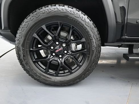 New 2026 GMC Canyon Denali w/ LPO, Denali Black Edition image 8