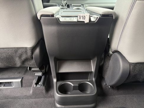 Used 2025 Toyota Sienna XLE AWD/4WD image 21