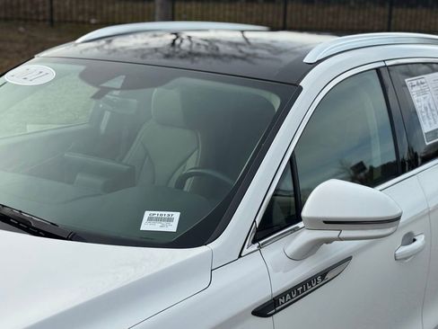 Used 2021 Lincoln Nautilus Reserve w/ Equipment Group 201A image 9