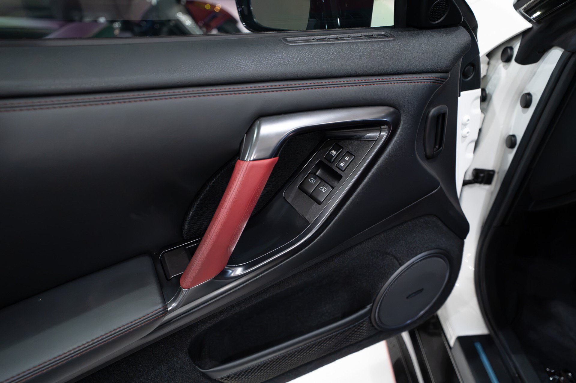 Used 2016 Nissan GT-R NISMO AWD/4WD image 6