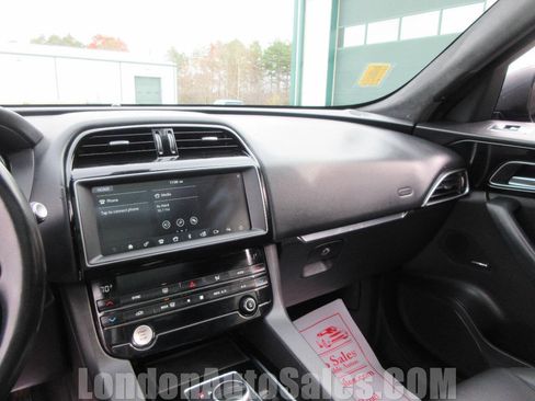 Used 2020 Jaguar F-PACE Premium AWD/4WD image 12
