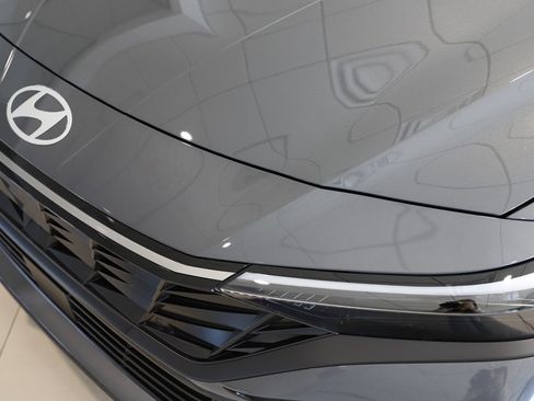 New 2026 Hyundai Elantra Limited FWD image 9